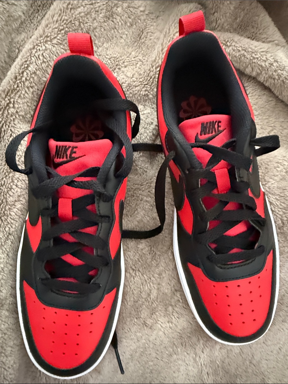 Nike Kids Red and Black Low-Top Sneakers with White Trim